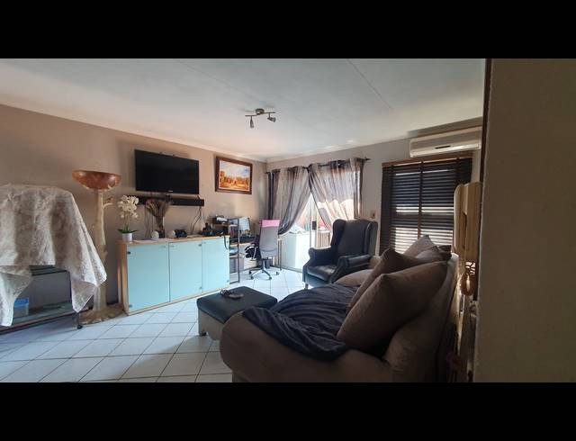 2 BEDROOM SECTIONAL TITLE FOR SALE IN SOUTH CREST